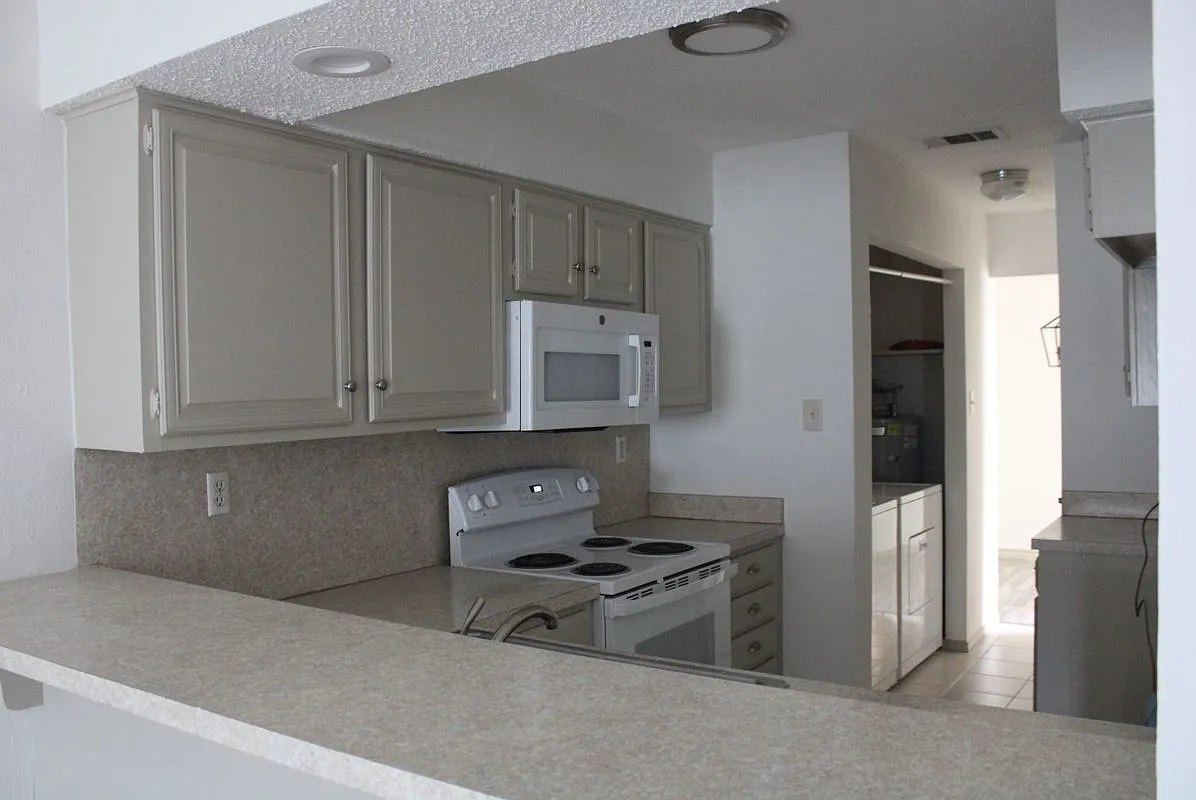 3 bed, 2.0 bath, 1548 sqft, $1,900 — Photo 3