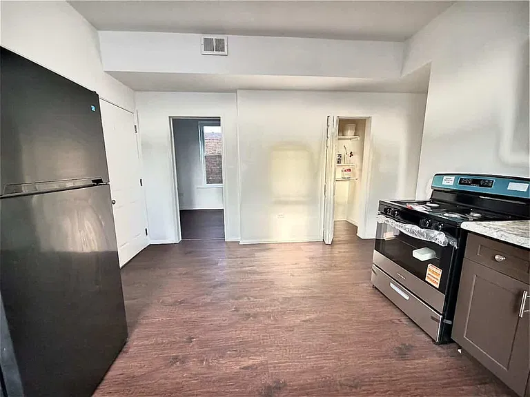 5720 W Cermak Rd #2F — Photo 9