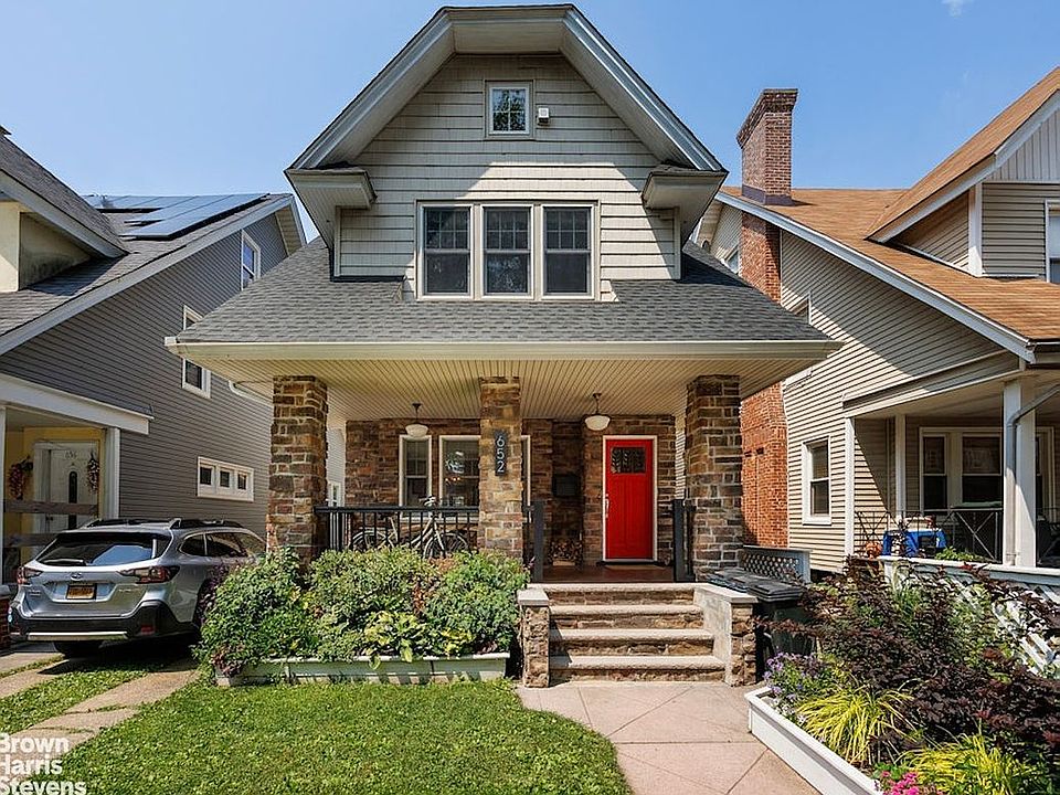 1st image of 652 Marlborough Ct