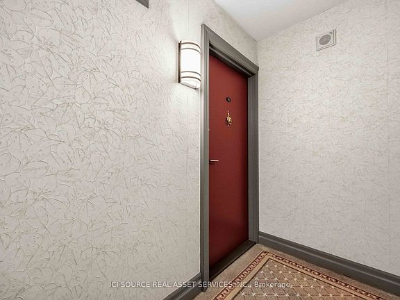 5th image of 50 Quebec Ave #1601