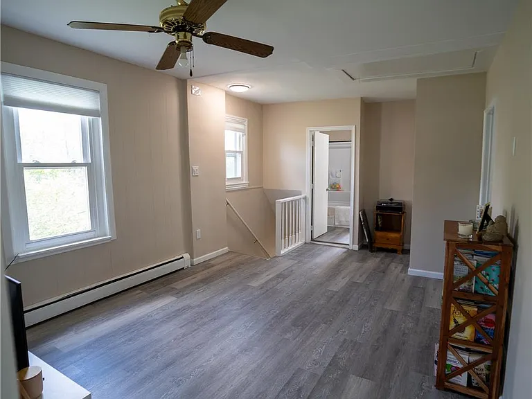 128 E Spruce St — Photo 6