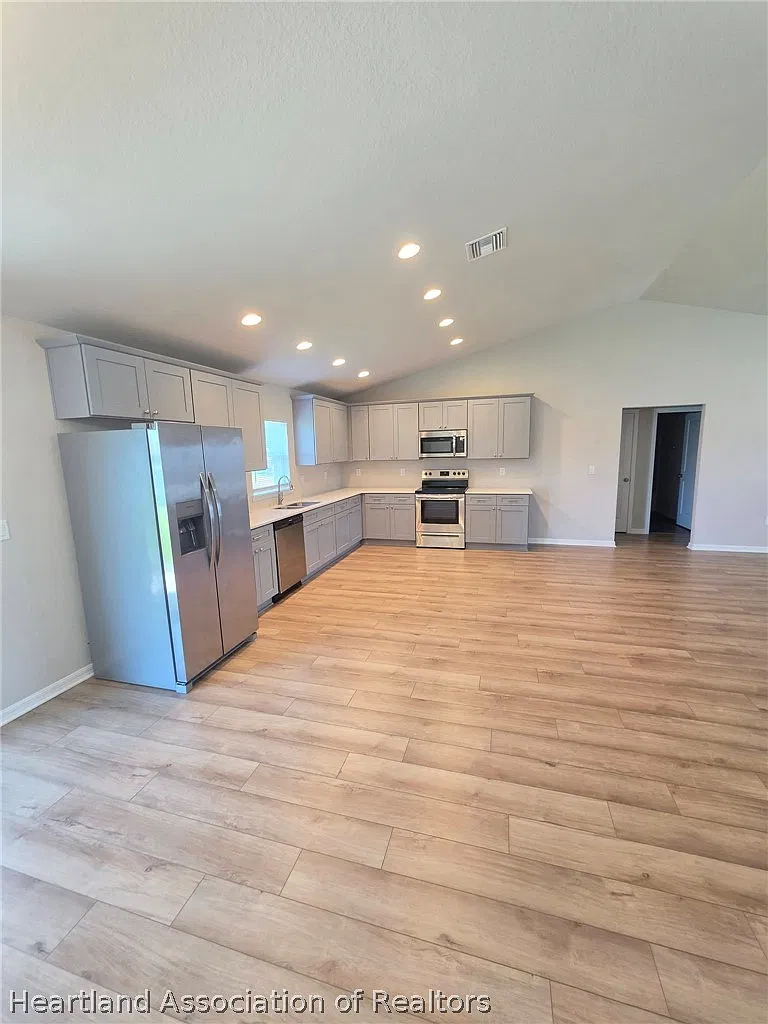 3 bed, 2.0 bath, 1795 sqft, $1,950 — Photo 3