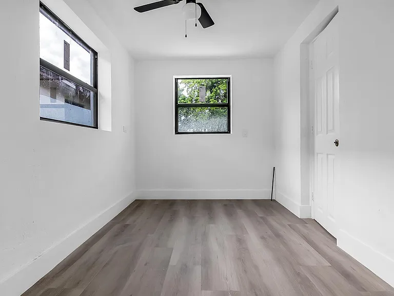 5015 SW 25th St — Photo 25