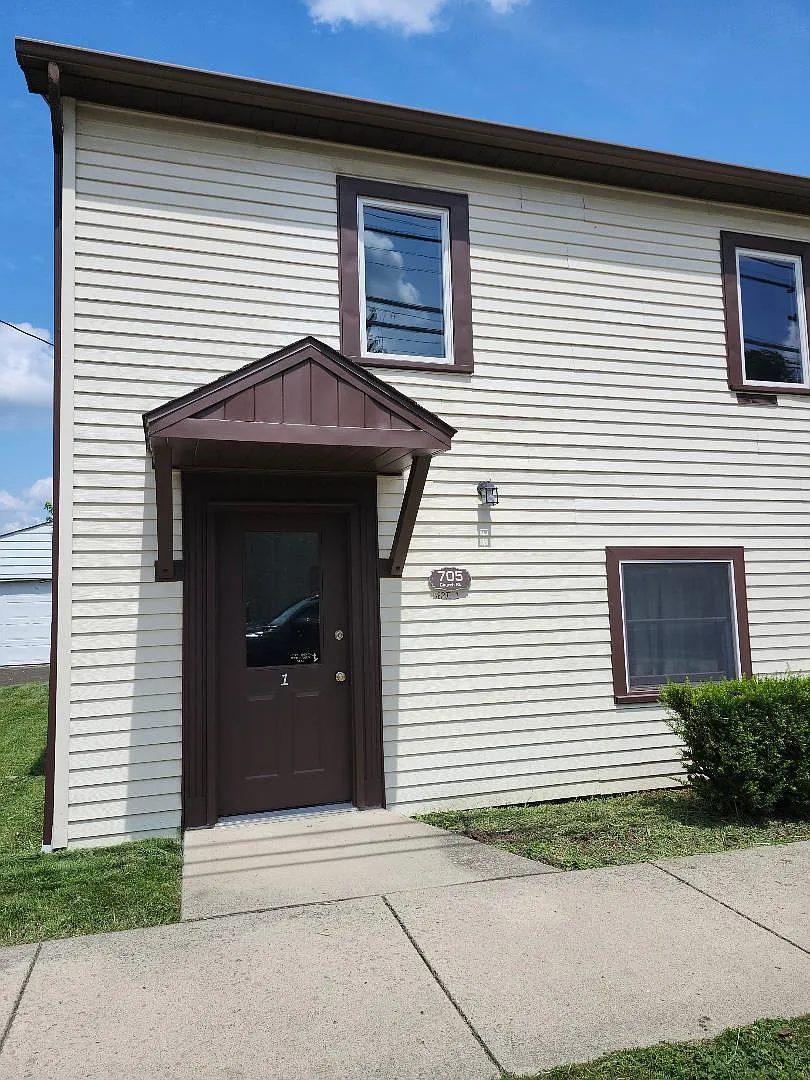 2 bed, 900 sqft, $995 — Photo 1