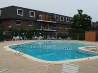 3849 N Parkway Dr APT 1E, Northbrook, IL 60062
