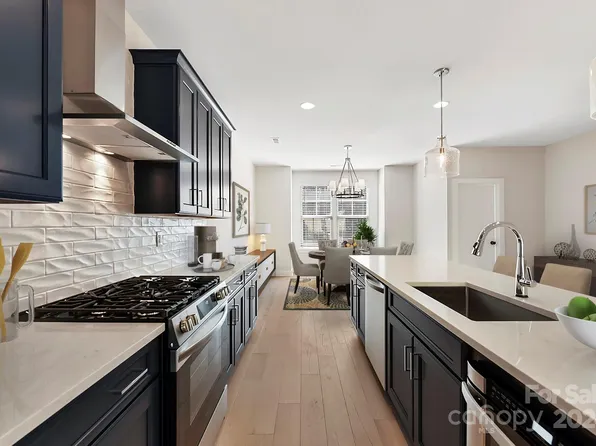 731 Beaty St #21, Davidson, NC 28036