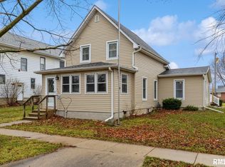 314 9th St, De Witt, IA 52742