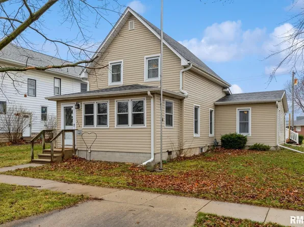 314 9th St, De Witt, IA 52742