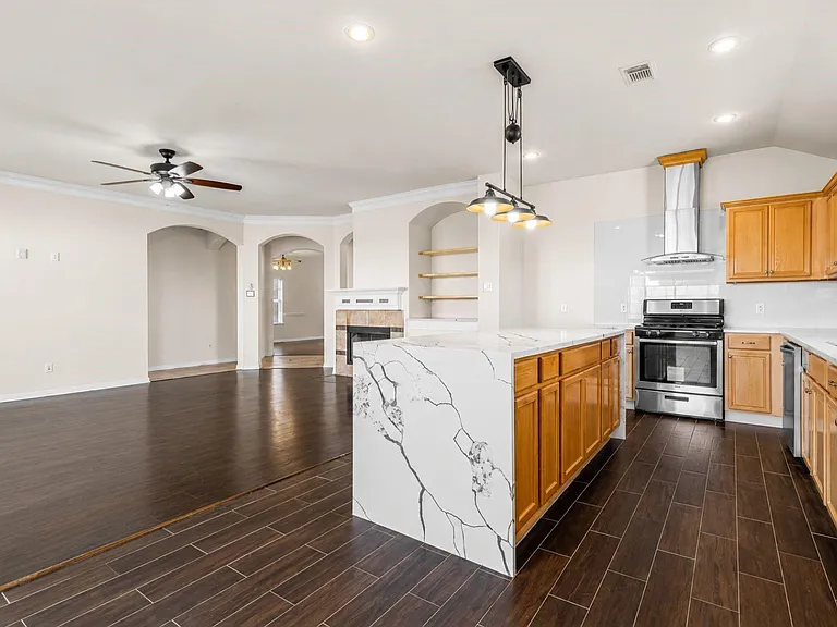 2719 Riverhollow Ln — Photo 6