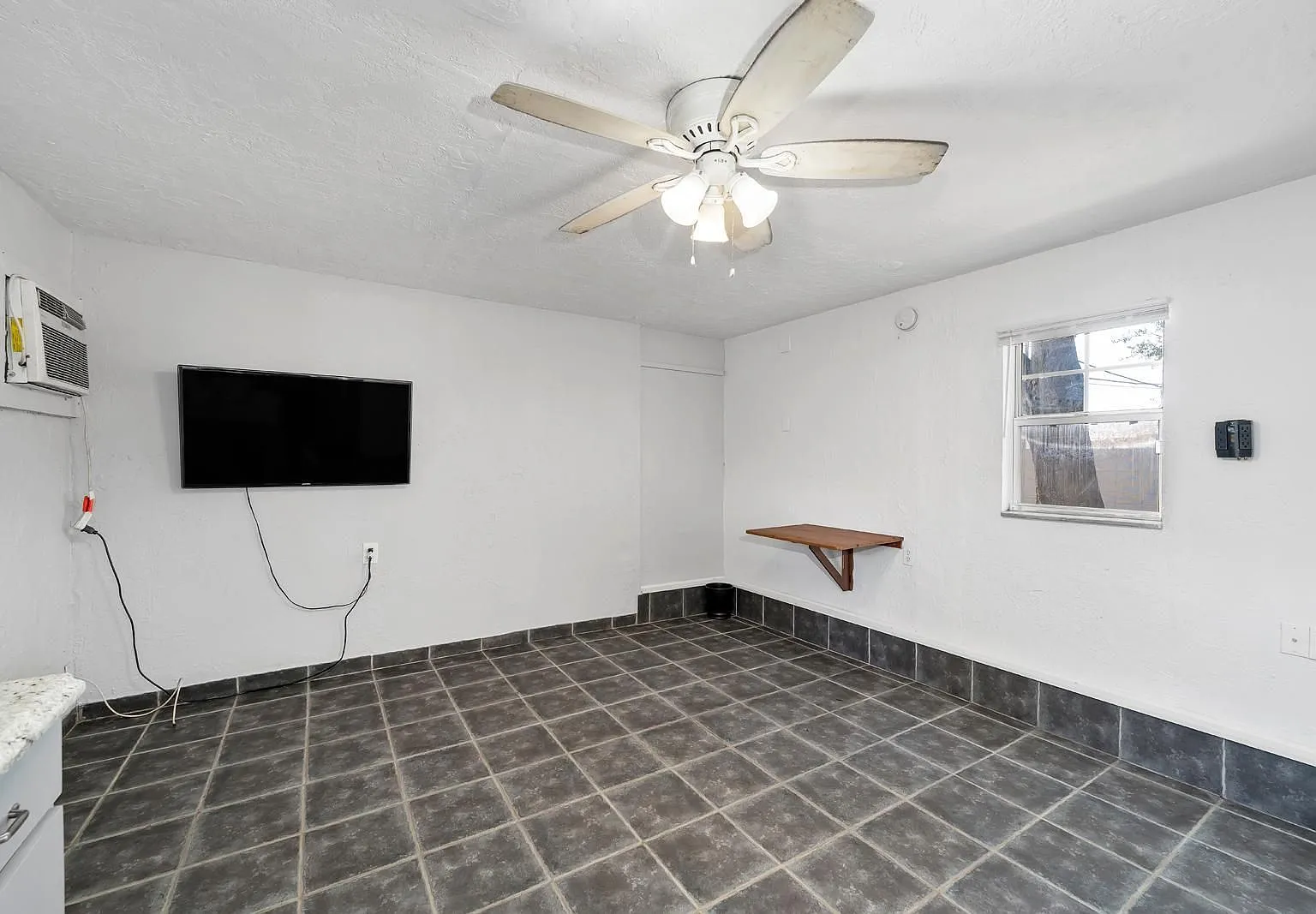 Studio, 1.0 bath, 322 sqft, $1,295 — Photo 4