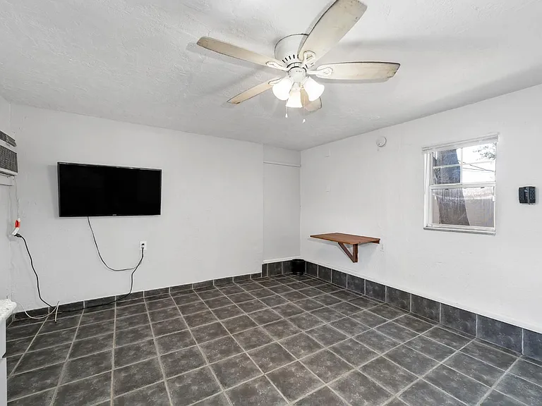 3320 6th Ave N #STUDIOB — Photo 4