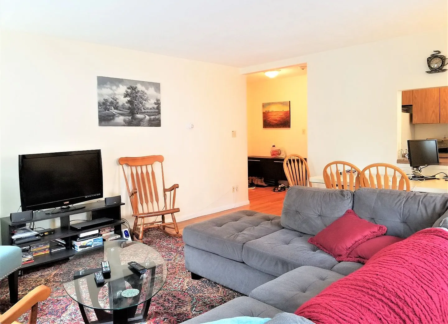 No Broker Fee!! Nice Extra Large Brighton 2 Bed - 1000+ Sq Ft — Photo 2