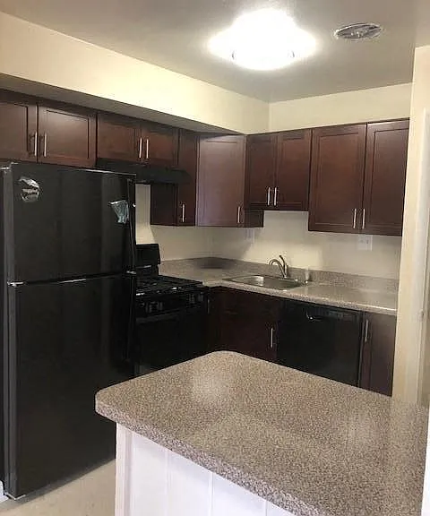 Carlyn Hill Apartments — Photo 4