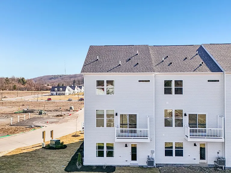 415 Harmon Ct — Photo 21