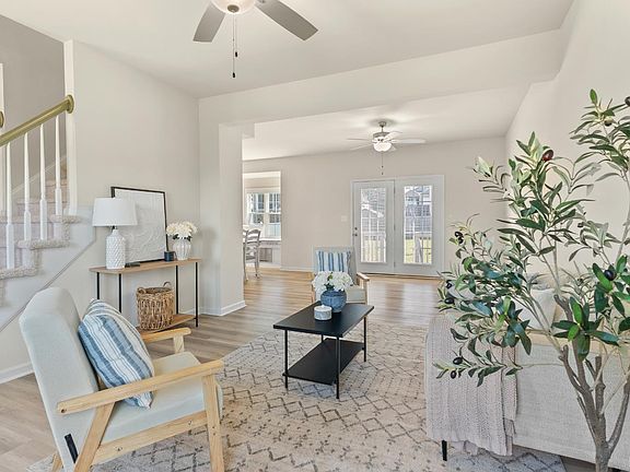 3rd image of 189 Traverse Dr