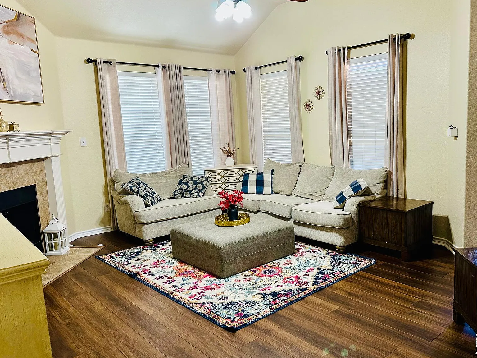 3 bed, 2042 sqft, $2,400 — Photo 2