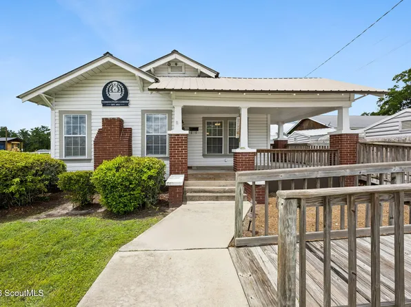 383 1st St, Folkston, GA 31537