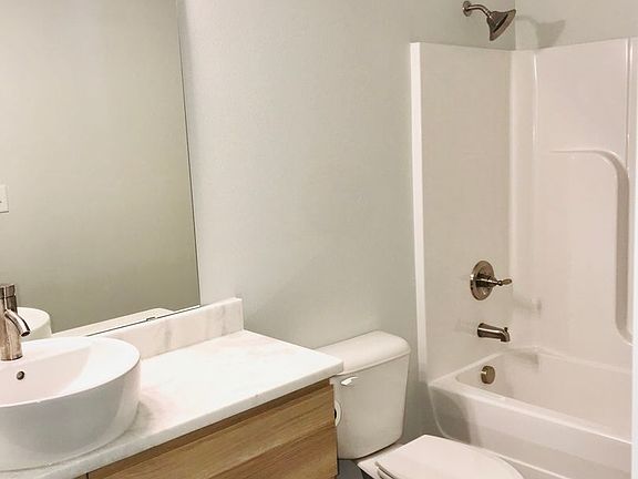 4th image of 305 S Pine St #1