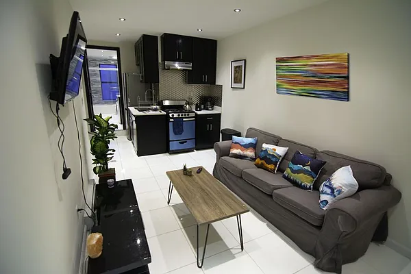 Rented by R New York | media 23