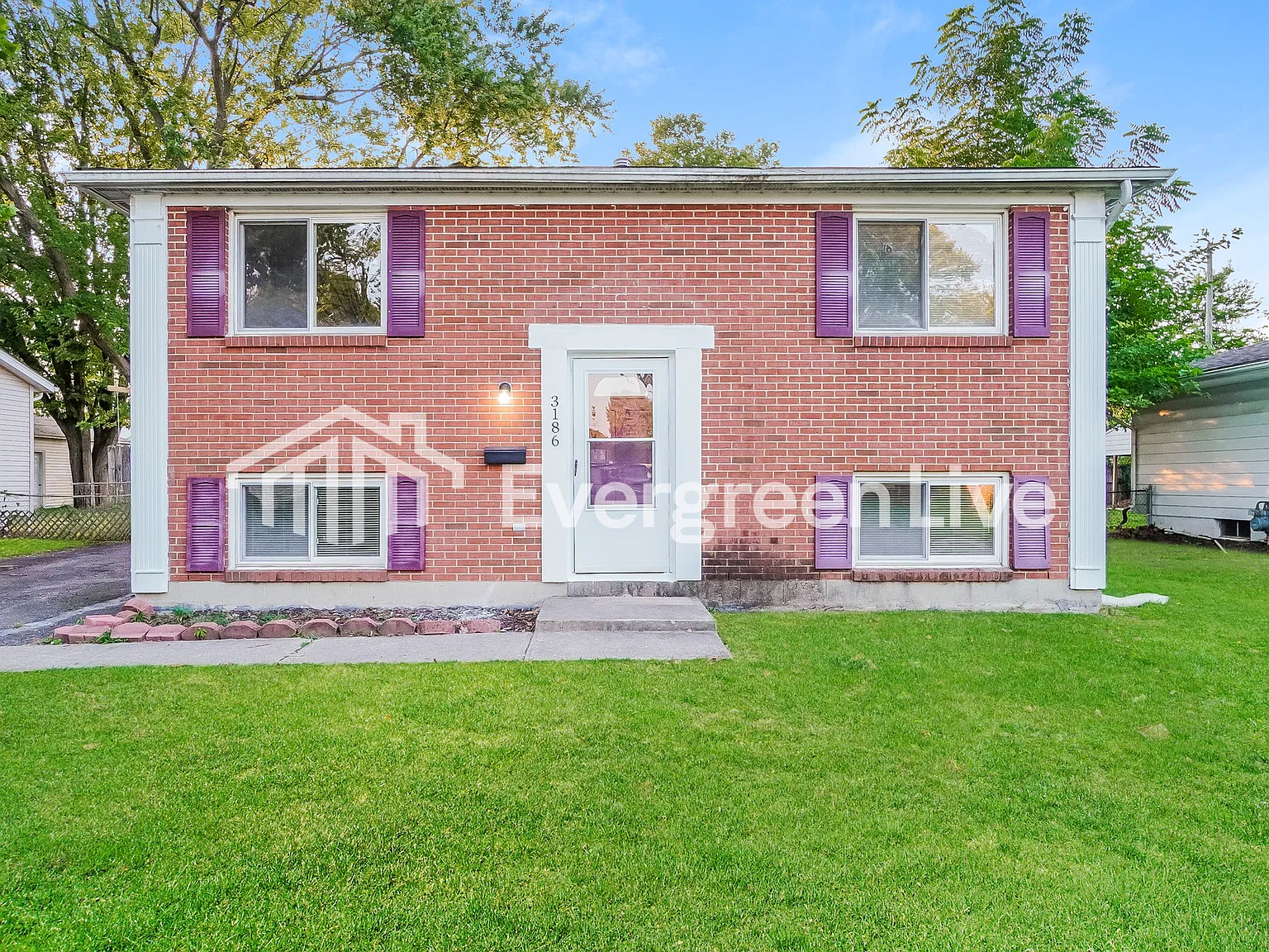 4 bed, 1.0 bath, 1320 sqft, $1,645 — Photo 1