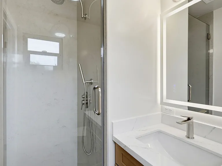 927 Lorne Way — Photo 19