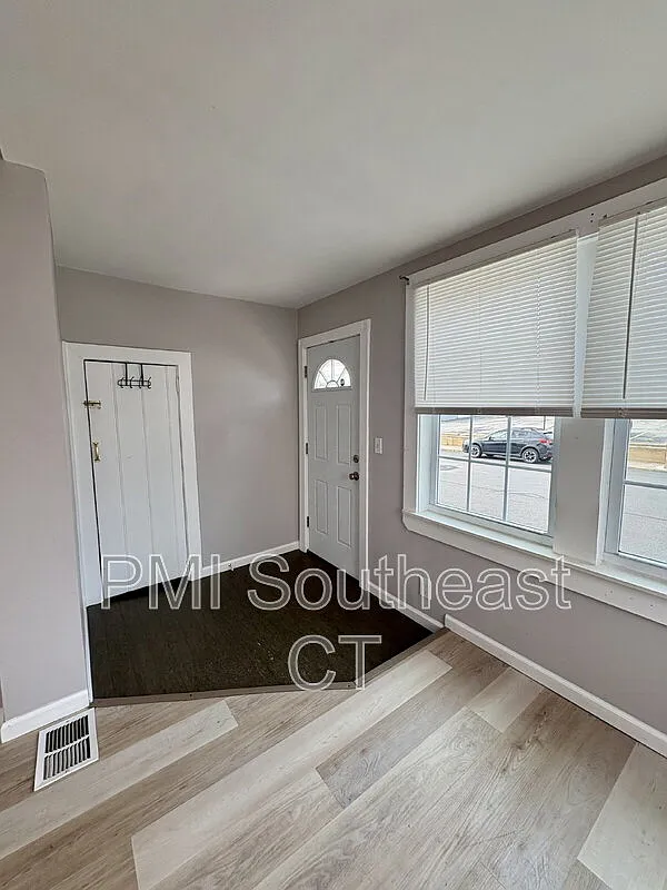 2 bed, 1.0 bath, $1,675 — Photo 3