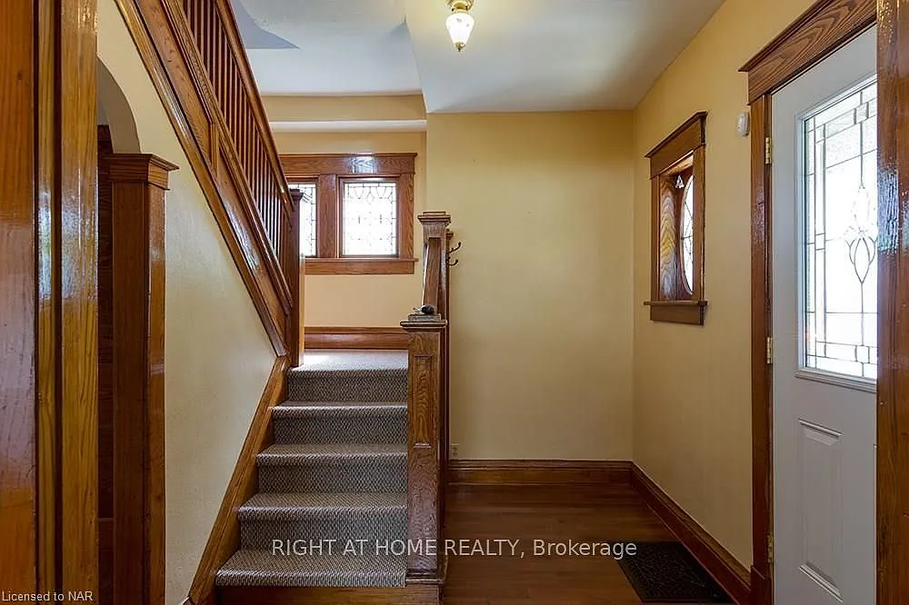4 bed, $2,500 — Photo 2