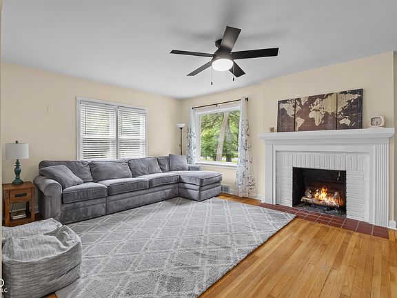 3rd image of 2645 Washington St