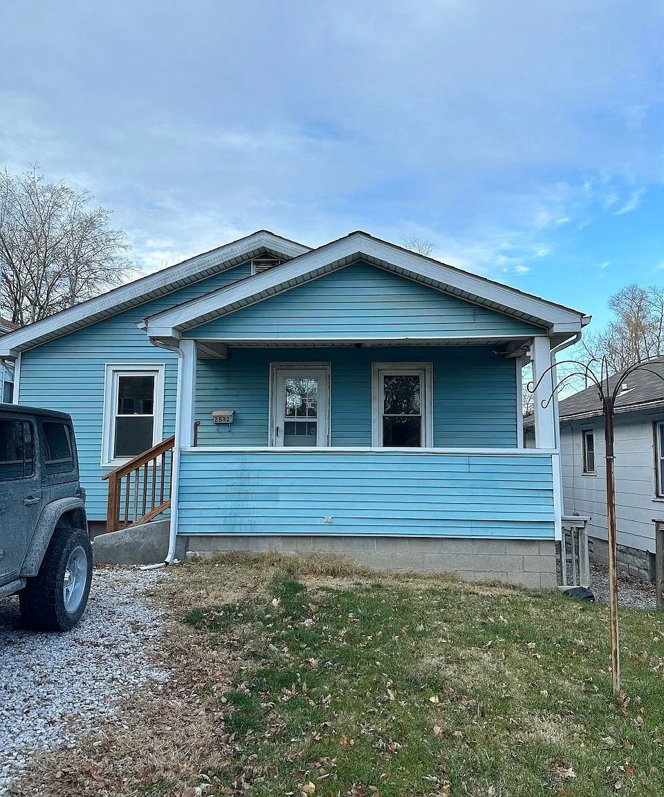 2 bed, 1.0 bath, 921 sqft, $975 — Photo 1