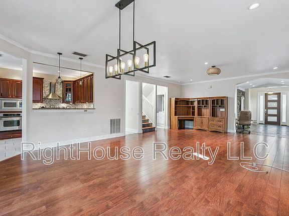 5th image of 1517 Woodward St