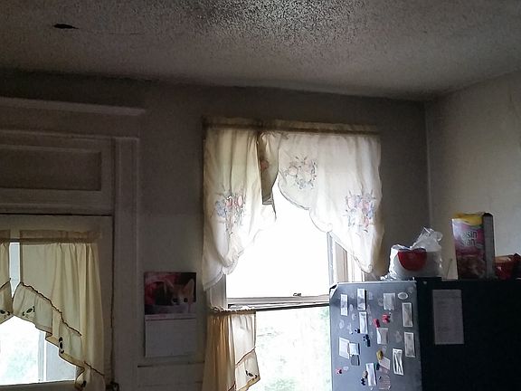 5th image of 5450 Genevieve Ave