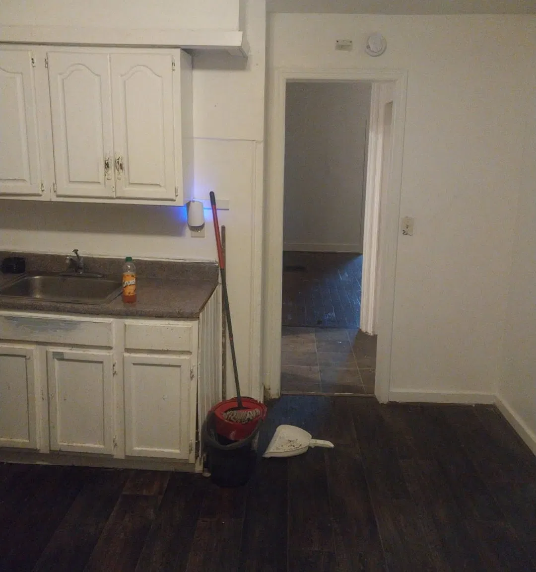 4 bed, 1.5 bath, 800 sqft, $1,850 — Photo 1