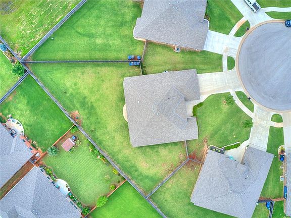 2nd image of 15901 Burkett Cir
