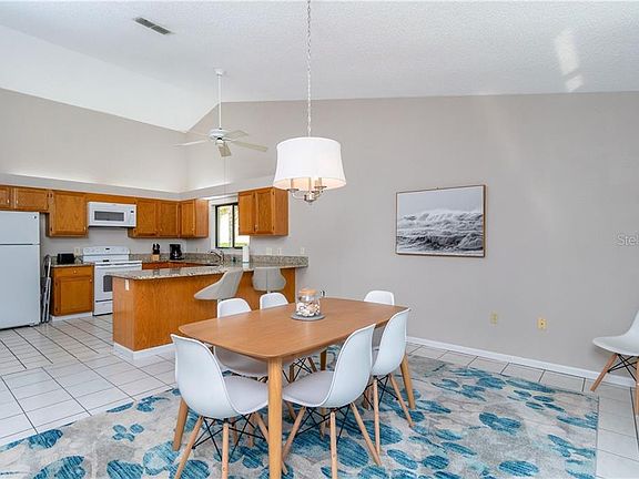 4th image of 379 Blue Springs Ct