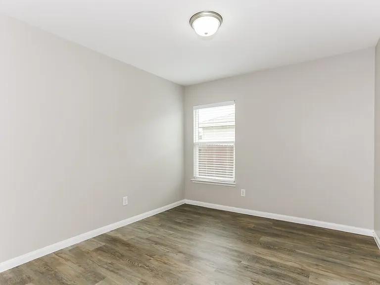 10041 Silent Hollow Dr — Photo 13