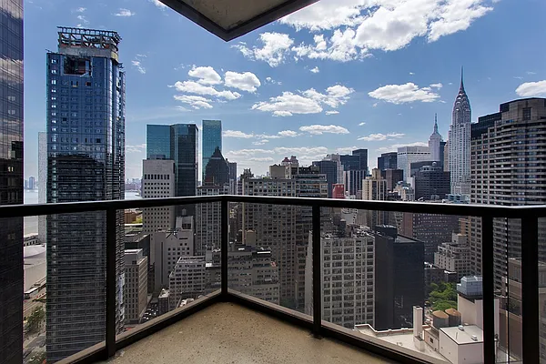 Sold by Corcoran | media 27