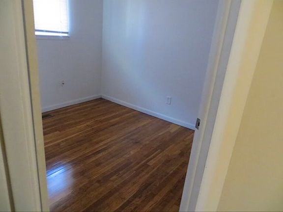 4th image of 330 S Byfield St