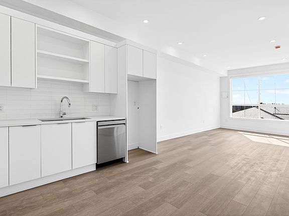 4th image of 22348 North Ave #509