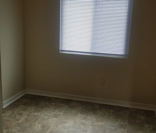 5th image of 908 Greenhurst Ave NW APT 9