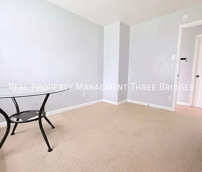 1725 Fernbrook Ln — Photo 5