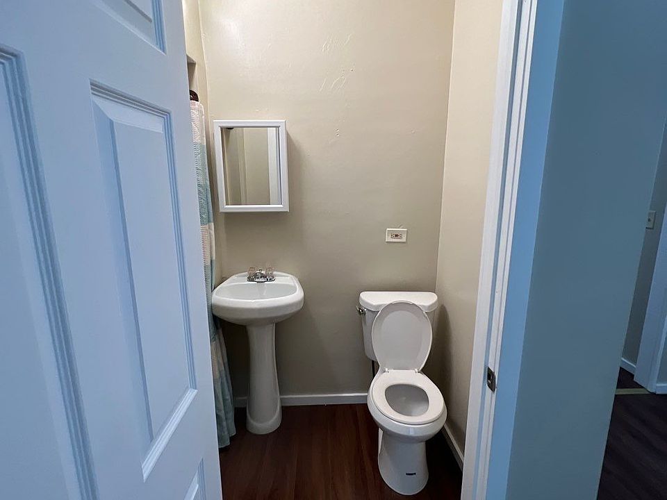 1st image of 360 S Irvine Ave Unit 3-1