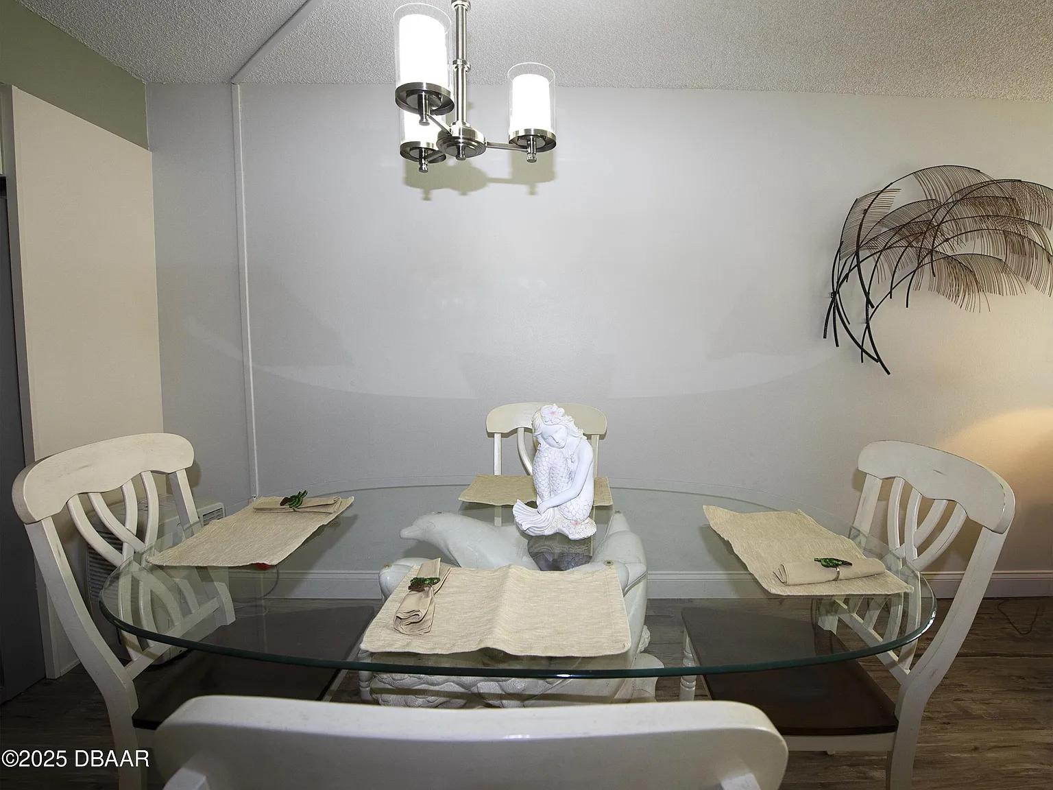 2 bed, 2.0 bath, 1080 sqft, $4,050 — Photo 4