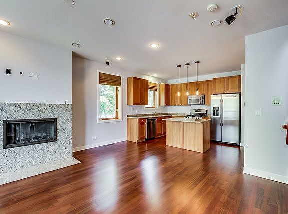2nd image of 2200 W Huron St #1R
