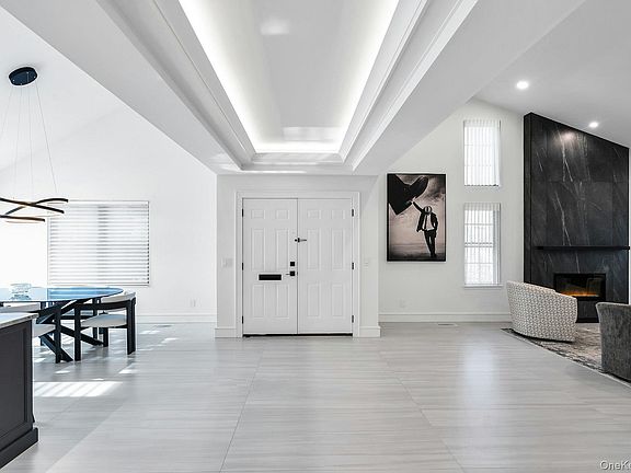5th image of 304 Aerie Court