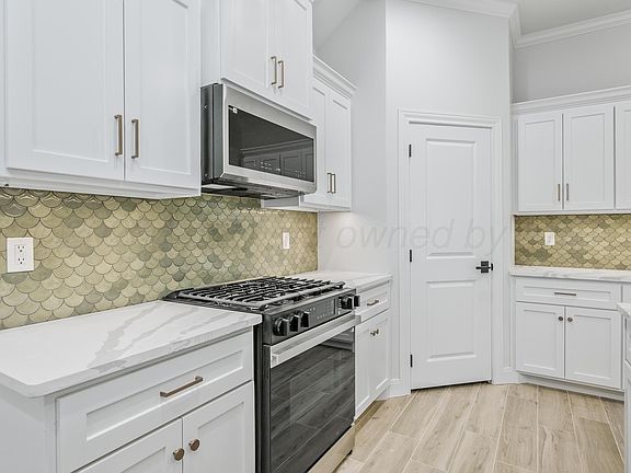 3rd image of 1105 Rosenda Ln