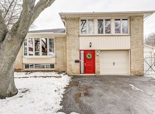 25 Rowatson Rd, Toronto, ON M1E1K2