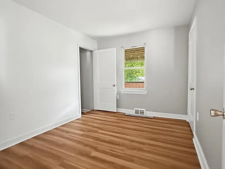 706 S College Ave — Photo 7