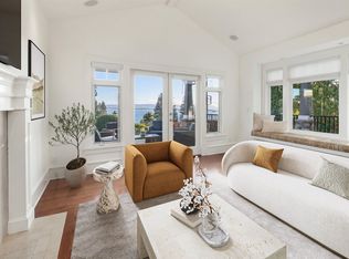 2623 Lawson Ave, West Vancouver, BC V7V 2G3