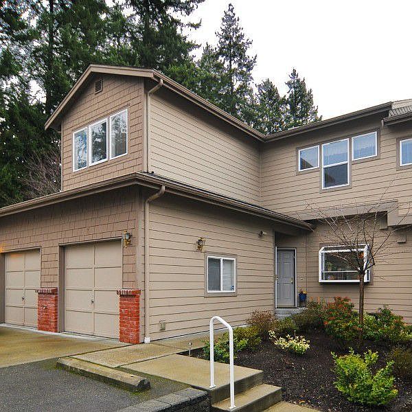 A very well-maintained townhouse-style condo. New roof and siding completed four years ago.