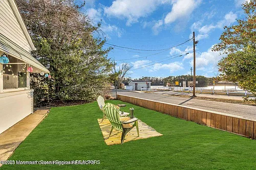 1708 Lake Dr Photo 1